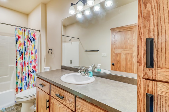 full bathroom featuring shower / tub combo with curtain, vanity, and toilet