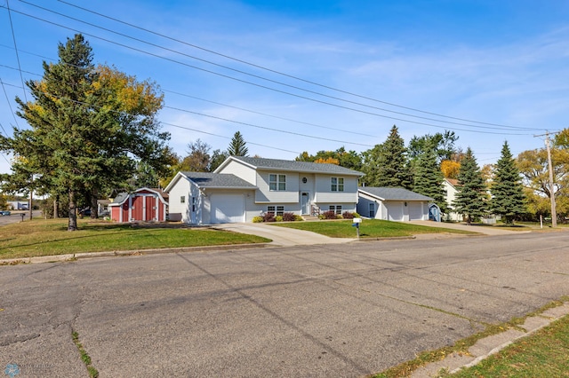 view of front facade featuring a front lawn and a garage