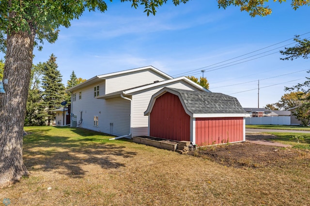 view of outdoor structure with a yard