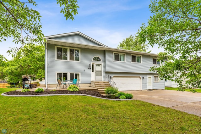 split foyer home featuring a front yard and a garage