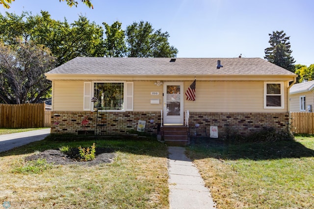 view of front facade featuring a front yard