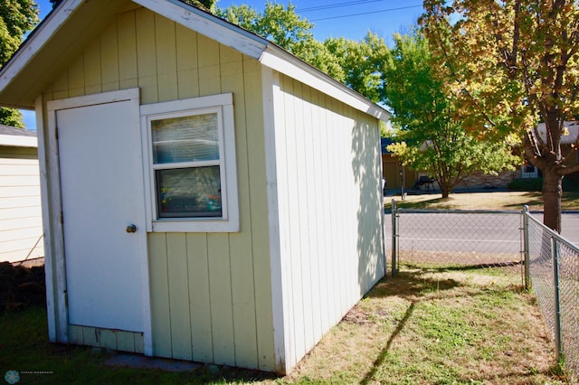 view of outdoor structure with a yard