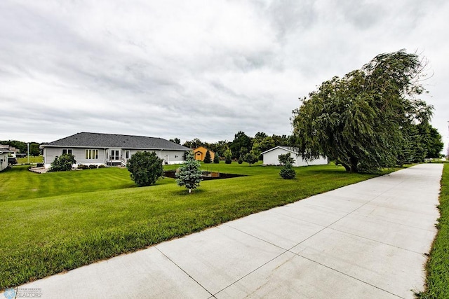 view of community featuring a lawn