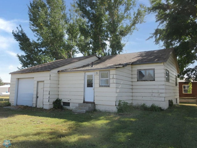 back of house featuring a yard