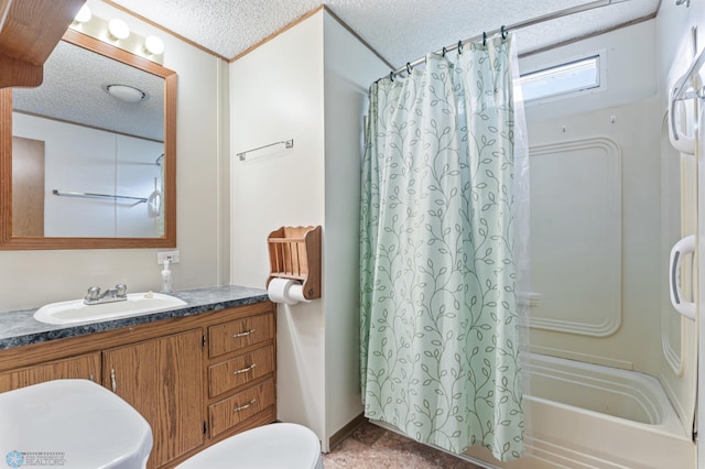 full bathroom featuring a textured ceiling, shower / bathtub combination with curtain, toilet, and vanity