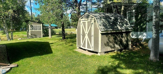 view of outdoor structure featuring a yard