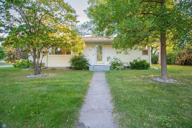 view of front of house with a front yard