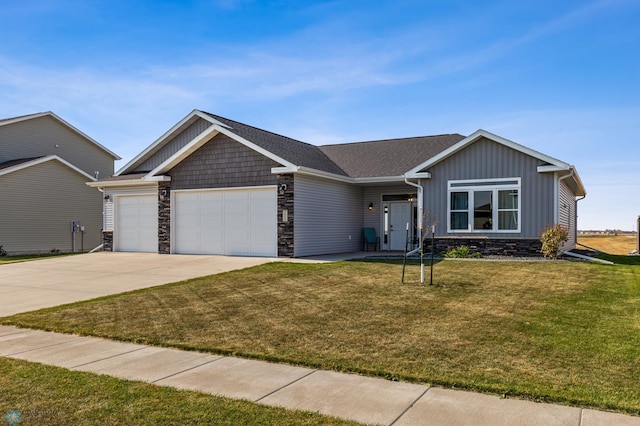 view of front of house featuring a front yard and a garage