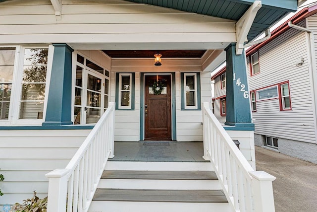 property entrance featuring a porch