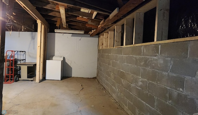 basement with washer / clothes dryer