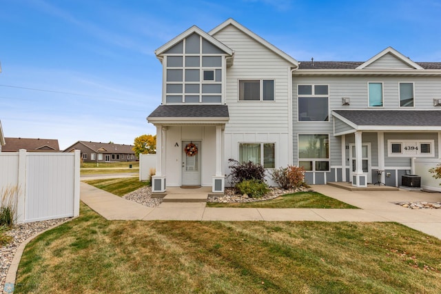 view of front of house featuring a front lawn