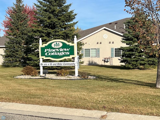 community sign with a lawn