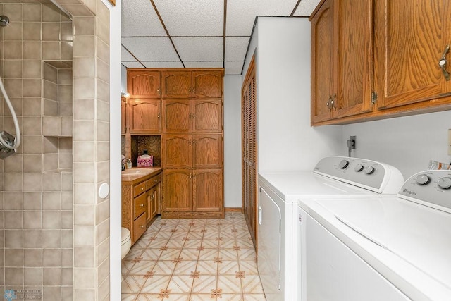 clothes washing area featuring sink and independent washer and dryer