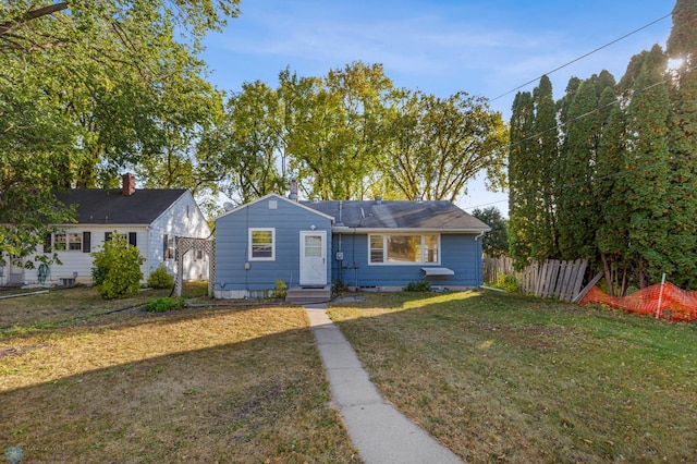 view of front of home featuring a front yard