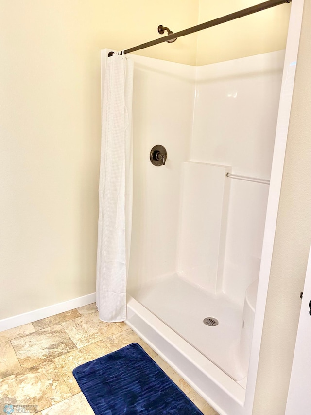 bathroom featuring a shower with curtain