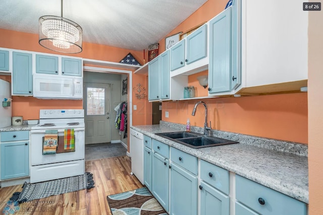 kitchen featuring light hardwood / wood-style flooring, sink, blue cabinetry, a textured ceiling, and white appliances