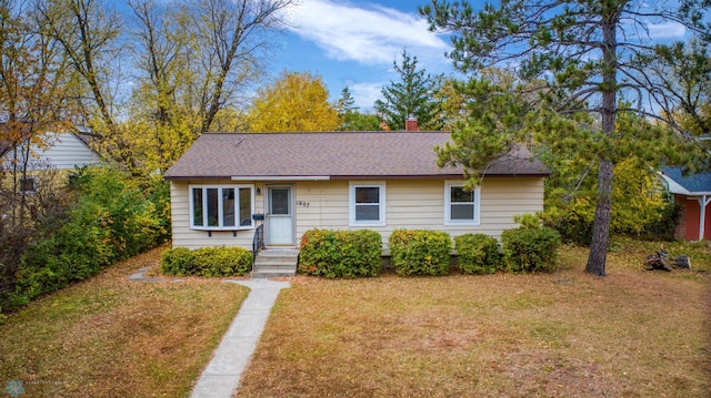 view of front of house with a front lawn