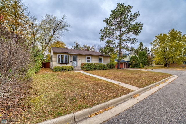 single story home with a front yard