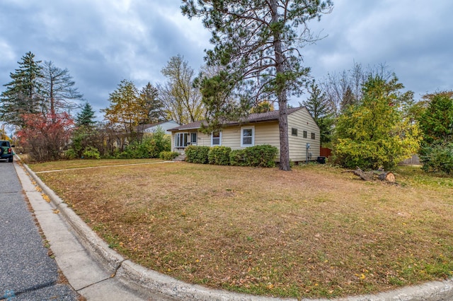 view of front of property with a front lawn