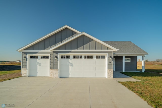 craftsman inspired home with a front yard and a garage