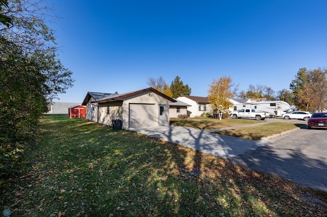 single story home featuring a front yard and a garage