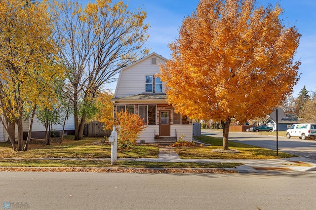 view of front of home featuring a front lawn