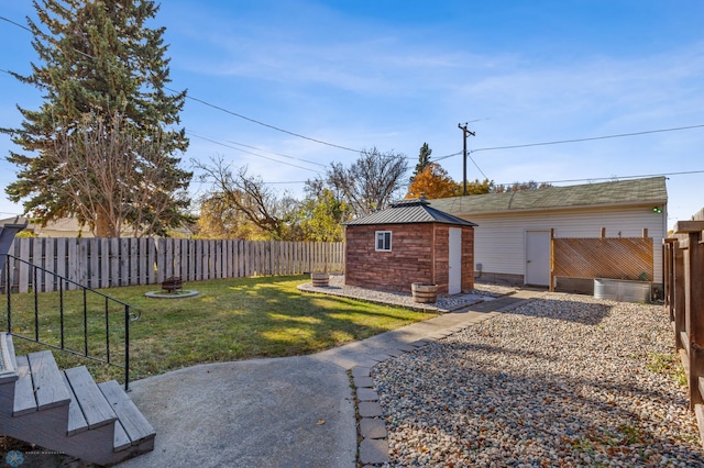 view of yard featuring a patio