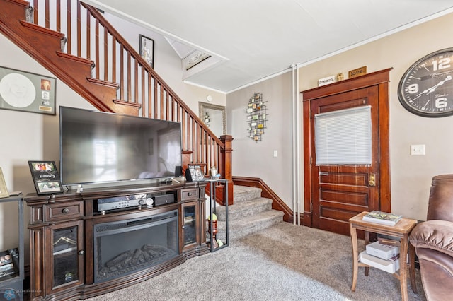 carpeted living room featuring crown molding