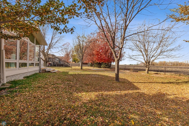 view of yard featuring a rural view