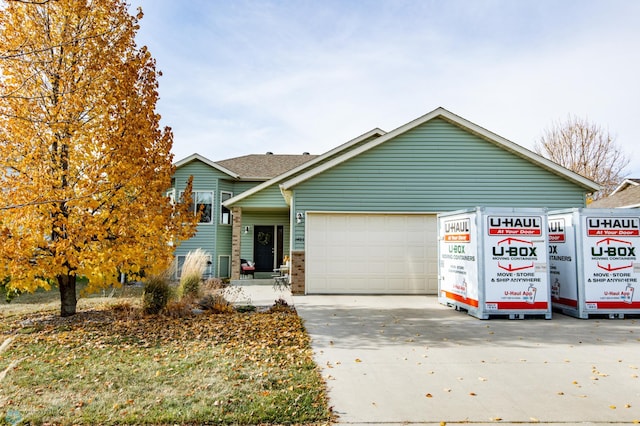 view of front facade featuring a garage