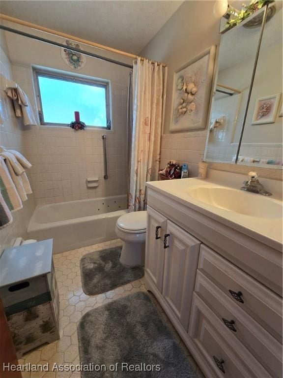 full bathroom with tile patterned floors, toilet, vanity, and shower / bath combo