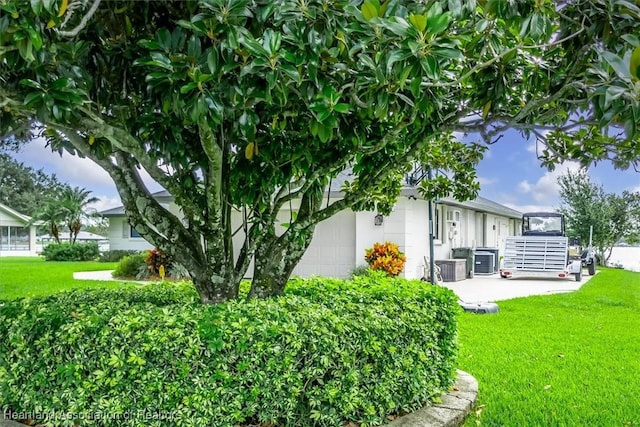 130 Deanna Dr, Lake Placid, FL 33852 - view of green lawn with a patio area