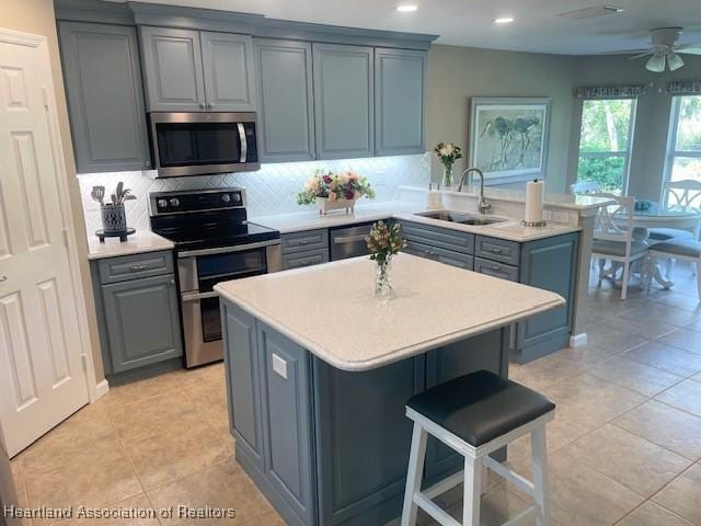 3929 Puma Dr, Avon Park, FL 33825 - kitchen featuring stainless steel appliances, gray cabinets, light countertops, and recessed lighting