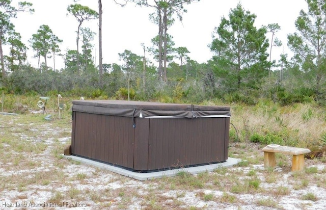 view of yard featuring a hot tub