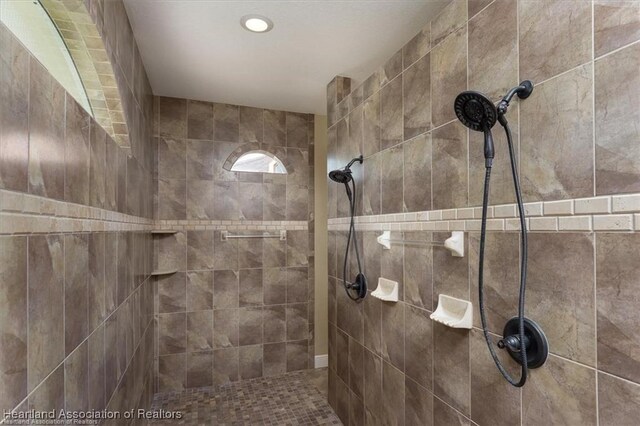 bathroom featuring tiled shower