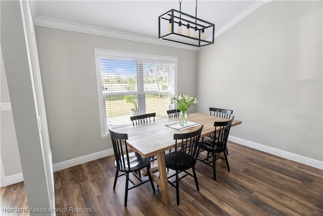 dining room with crown molding, a notable chandelier, and dark hardwood / wood-style flooring