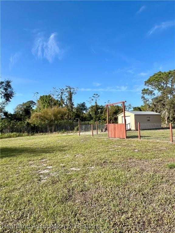 view of yard with an outbuilding and fence