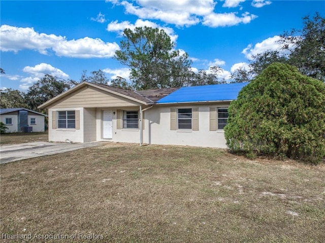 ranch-style home with a front yard