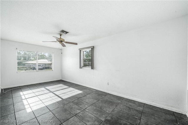 empty room featuring ceiling fan