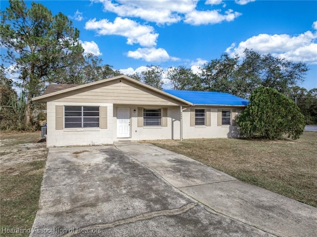 ranch-style house with a front yard