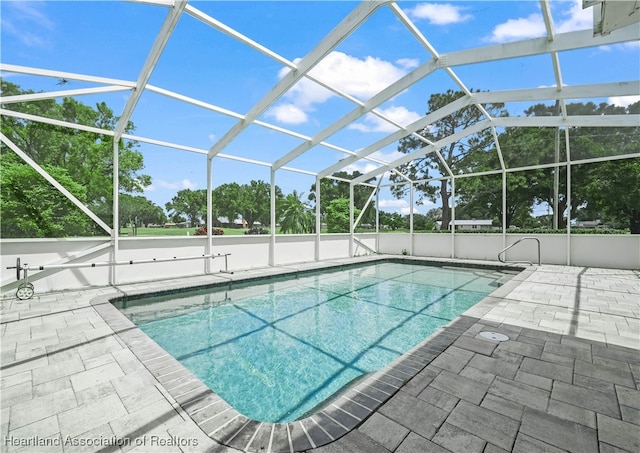 897 Entrance Rd, Avon Park, FL 33825 - pool with a patio area and glass enclosure
