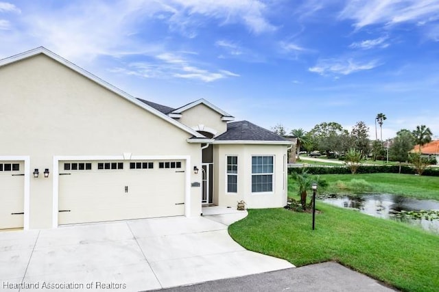 view of front facade featuring a garage and a front yard