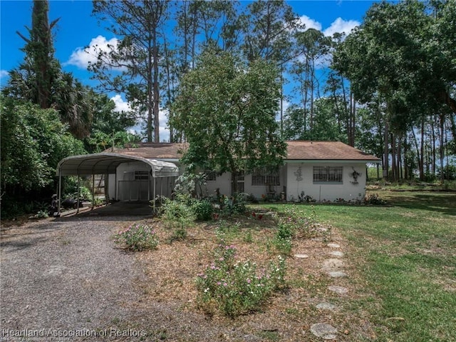 view of front of property with a carport and a front yard