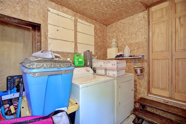 1320 Lakeview Dr, Sebring, FL 33870 - laundry area with independent washer and dryer