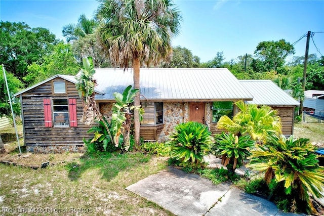 1320 Lakeview Dr, Sebring, FL 33870 - view of front of property with stone siding and metal roof