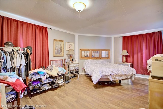 1320 Lakeview Dr, Sebring, FL 33870 - bedroom with wood finished floors