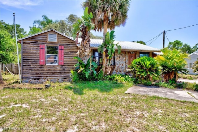 1320 Lakeview Dr, Sebring, FL 33870 - view of front of house with a front yard and metal roof