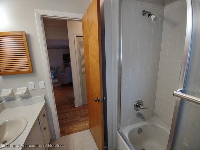 160 Parkview Cir, Lake Placid, FL 33852 - full bath featuring tile patterned floors, vanity, and tub / shower combination