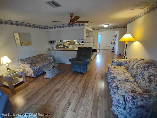 160 Parkview Cir, Lake Placid, FL 33852 - living area featuring ceiling fan, visible vents, and wood finished floors