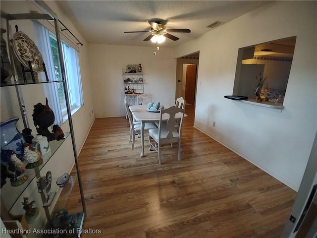 160 Parkview Cir, Lake Placid, FL 33852 - dining room featuring visible vents, ceiling fan, and wood finished floors